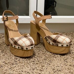 Jessica Simpson Tan and Brown Plaid Platform Sandals